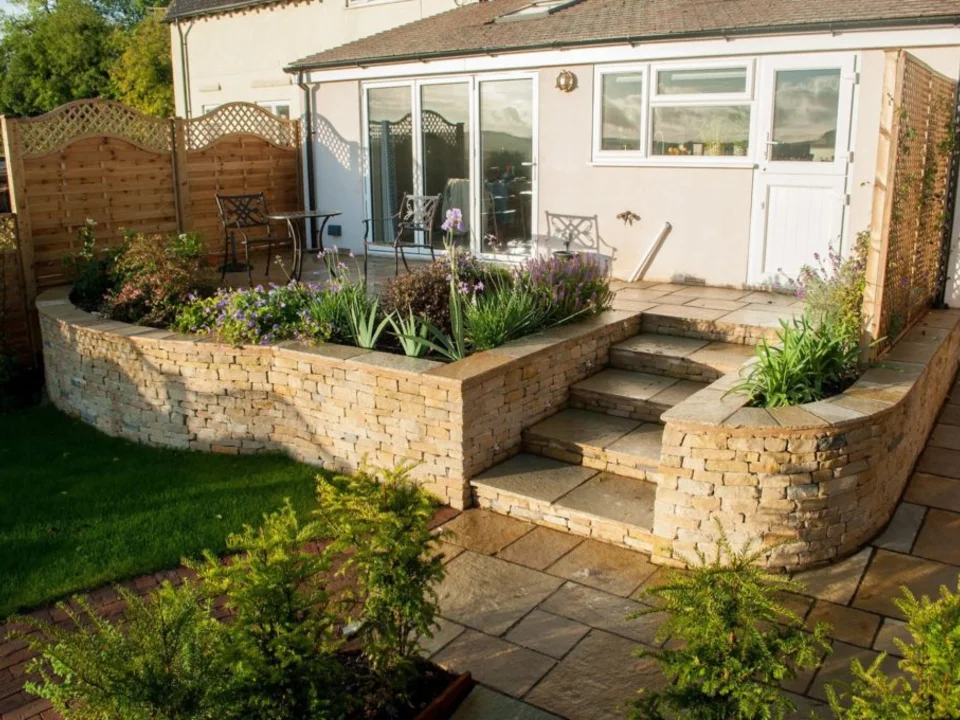 Garden Walls & Retaining Walls by George-Stone Gardens