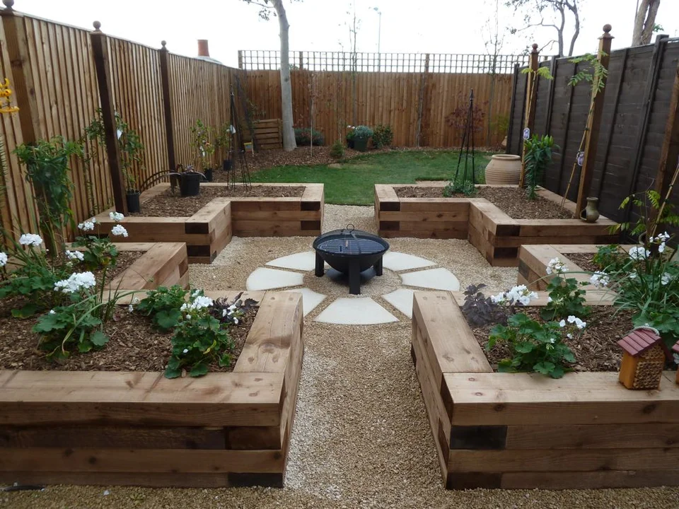 Garden Walls & Retaining Walls by George-Stone Gardens