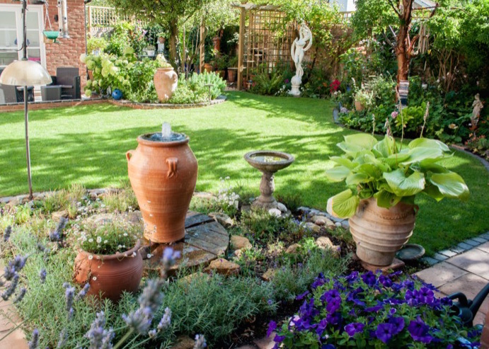 garden design ornaments and water feature